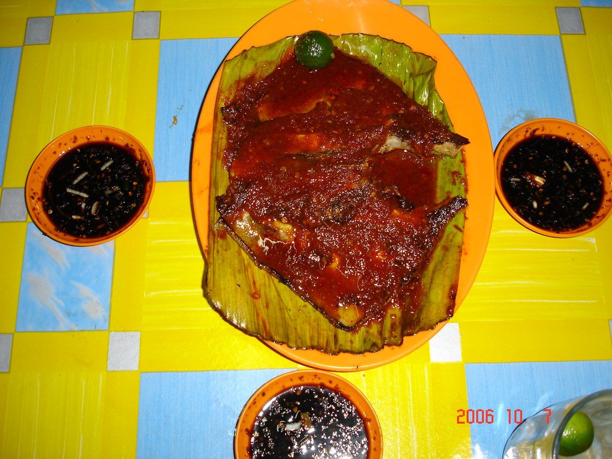 Ikan bakar Malaysia dihidangkan di atas daun pisang