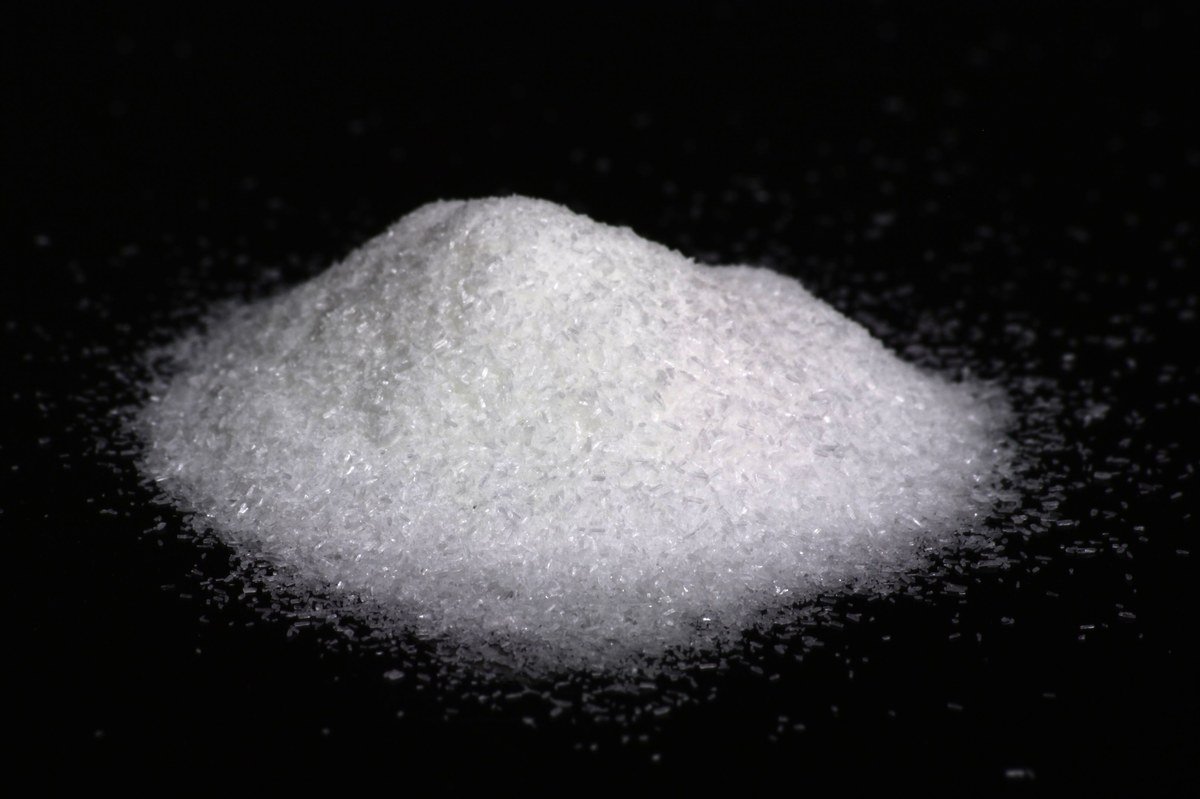 Kristal monosodium glutamate atau MSG sebagai penambah rasa umami