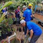 Penduduk bergotong-royong di Kampung Melayu Raya, Segamat