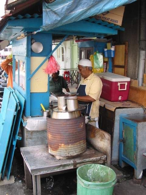 Sebuah gerai mamak tradisional di Kuala Lumpur