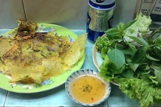 Bánh xèo served in Saigon in an earlier photograph