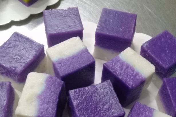 Kuih talam tradisional Malaysia berlapis