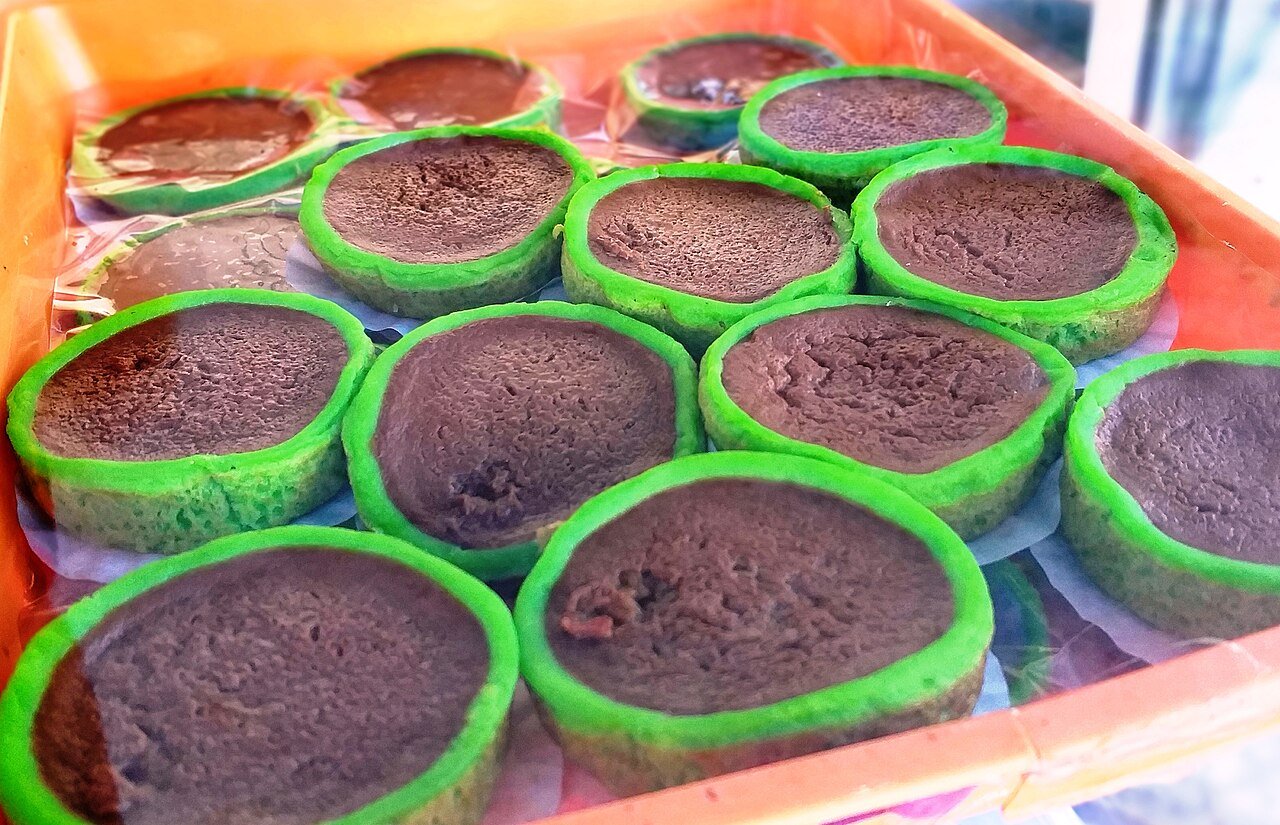 Variasi kue talam pandan gula merah dari Indonesia