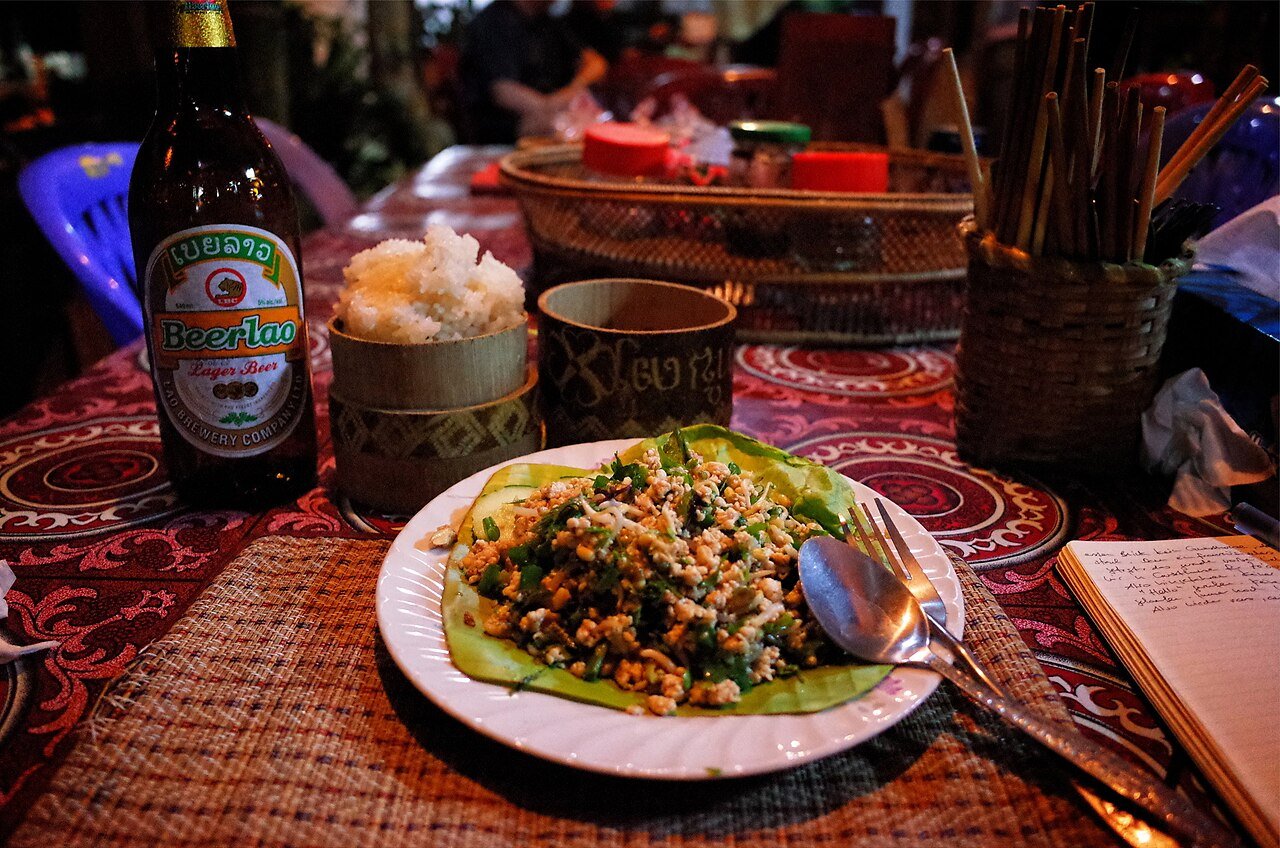 Another serving of Lao laab with sticky rice on a dining table