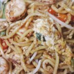 Mee goreng mamak dengan udang, telur dan limau