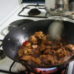 Ayam masak kicap dalam kuah kicap gelap