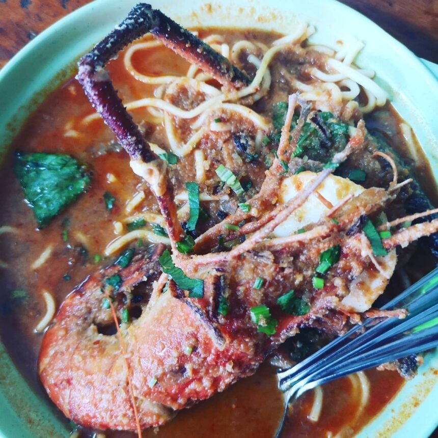 Mee bandung Muar berkuah merah bersama udang