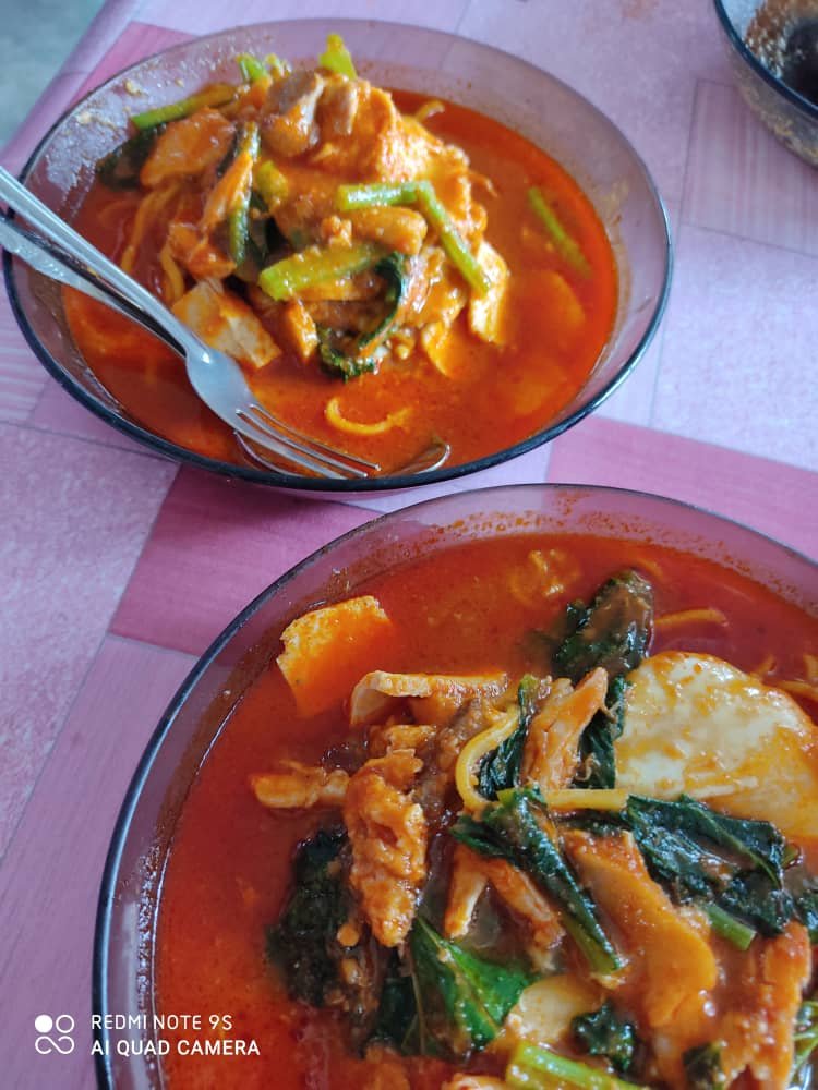 Dua mangkuk mee bandung di Parit Bulat Muar