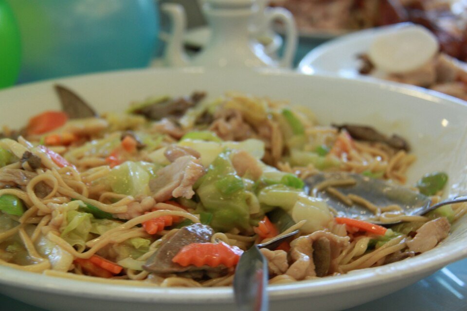 Plate of Filipino pancit canton noodles