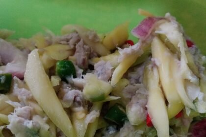 Kerabu mangga muda dalam hidangan