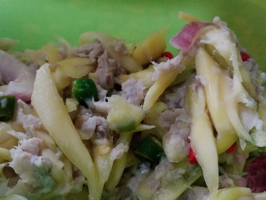 Kerabu mangga muda dalam hidangan