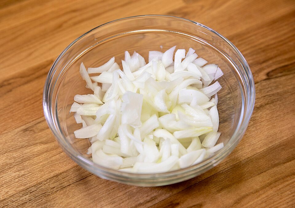 Bawang yang telah dihiris untuk memasak