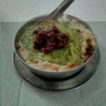 Semangkuk cendol Malaysia dengan santan dan gula