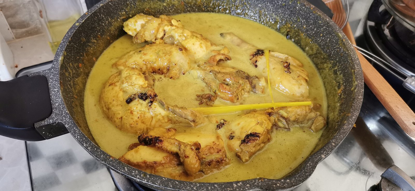 Ayam salai dalam kuah masak lemak cili api di dalam kuali